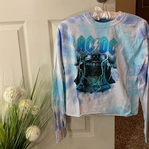 Cropped long sleeve women’s top